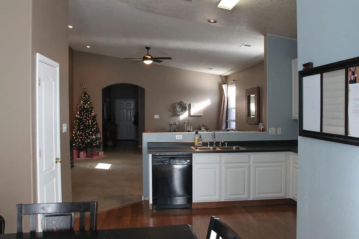 1611 Agua Dulce Drive SE — Photo 3