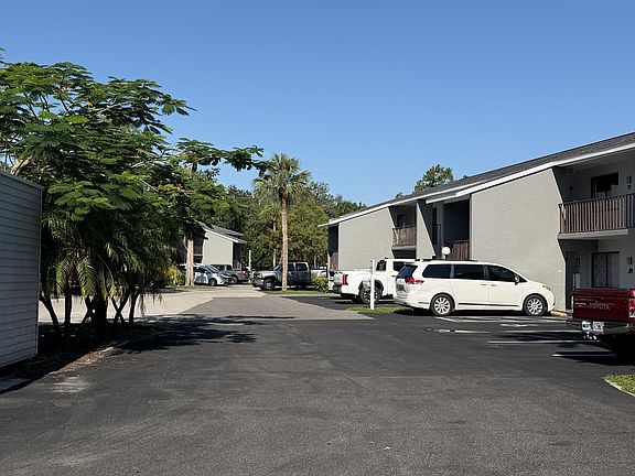 5th image of 4214 Desoto Ave #35