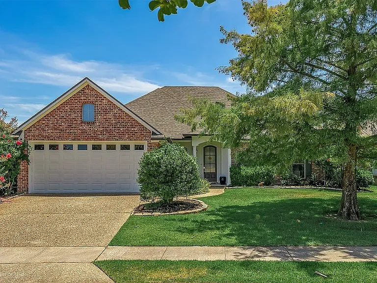 104 Devereaux Dr — Photo 4