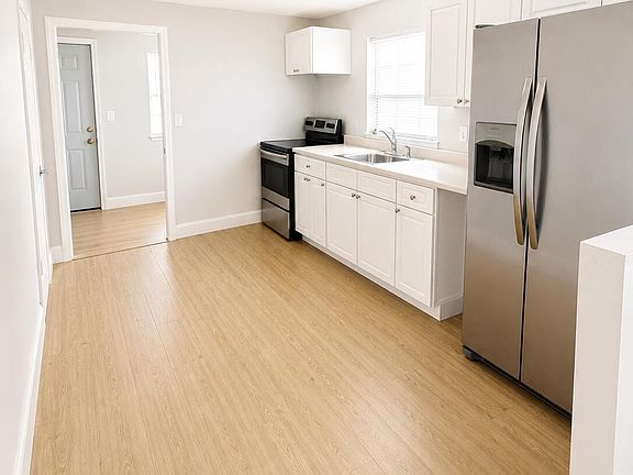 5th image of 324 SW 8TH Street