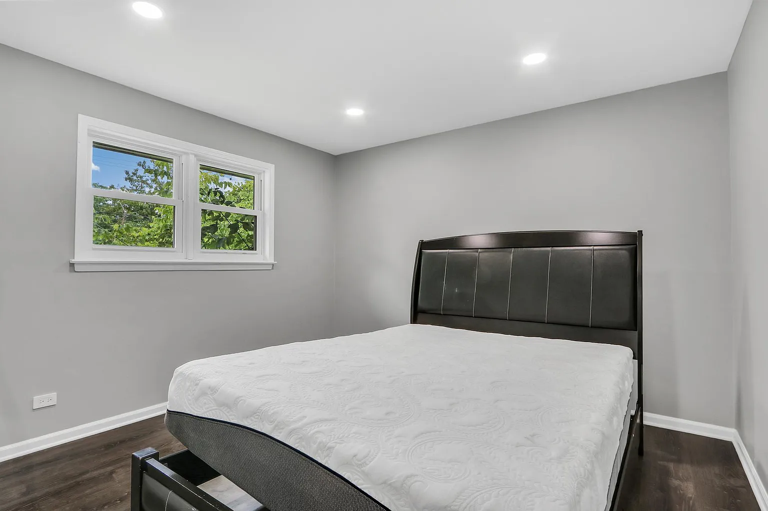 2034 Hervey Ave photo 1
