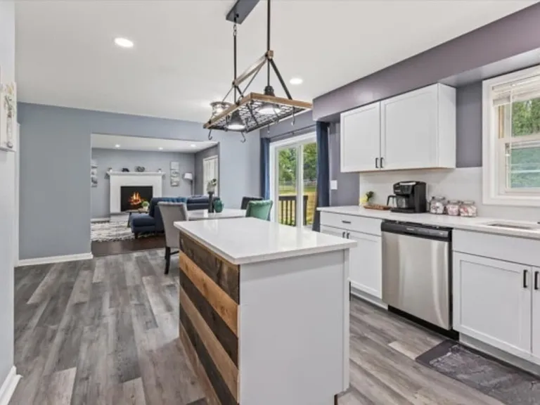 N Lakeview Dr — Photo 6