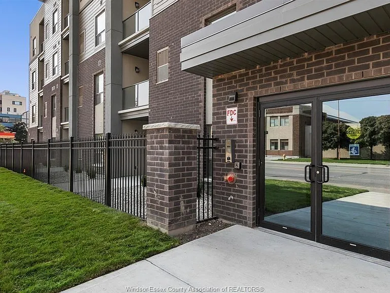 955 Ouellette Ave #205 — Photo 18