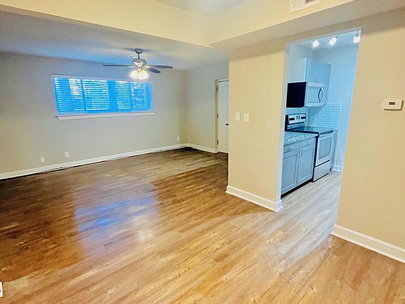 5th image of 3710 Wyandotte St #2