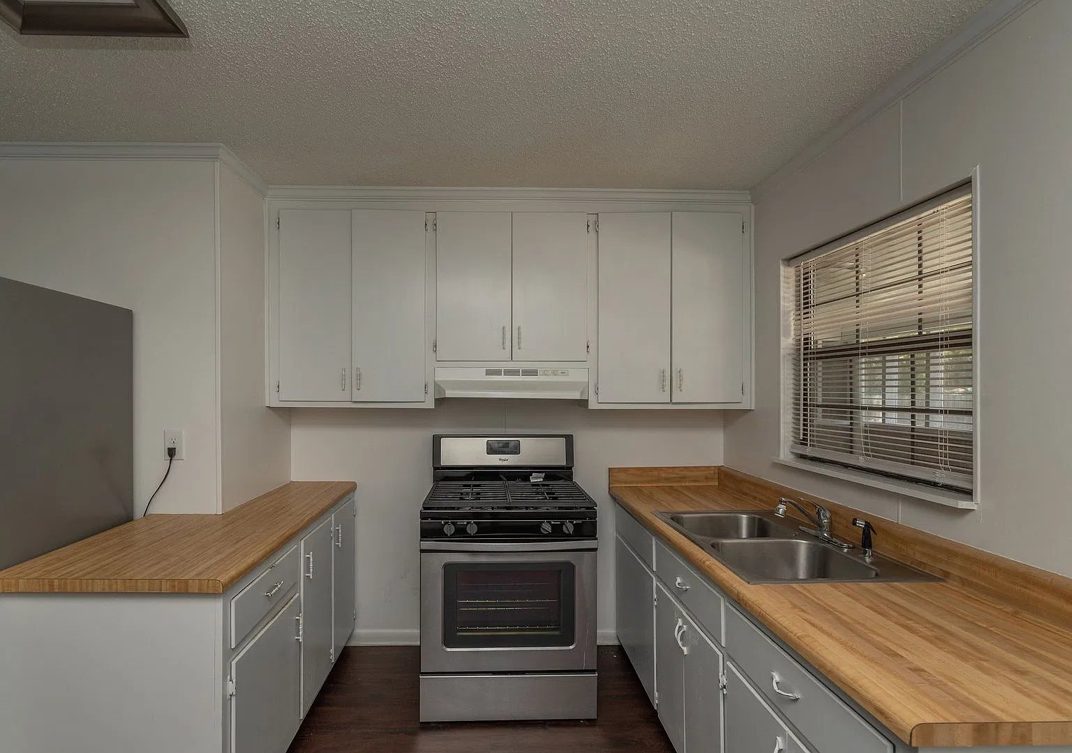 $1275 - 3 bed/1 bath, single-family home for rent in Augusta, stainless-steel appliances! — Photo 2
