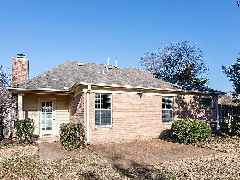 2214 Lake Hill Ct — Photo 14