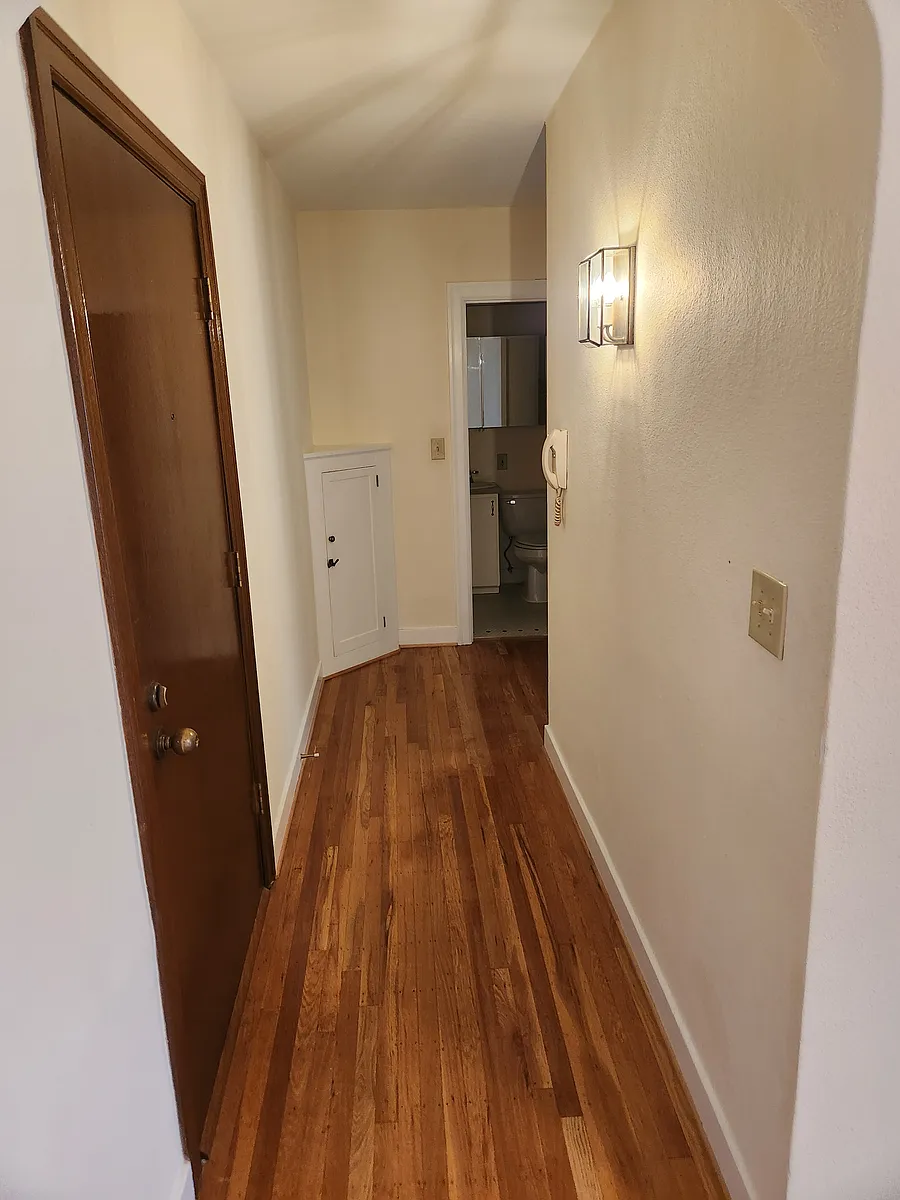 Building Photo - 2317 10th Ave E #304