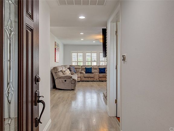 3rd image of 13804 S Catalina Ave