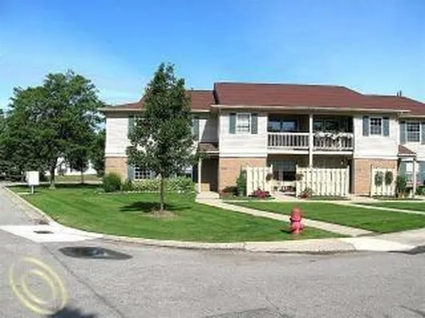 19284 Northridge Dr #76, Northville, MI 48167
