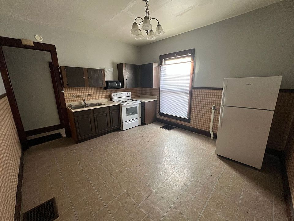 2nd image of 1621 W Jackson St #2