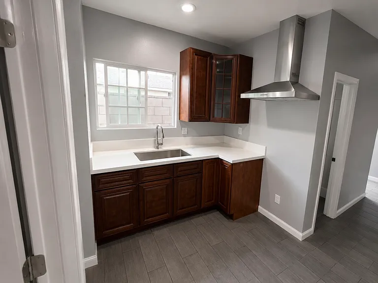 12310 Thorson Ave — Photo 5