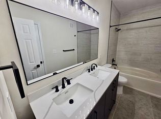 13504 Derry Glen Ct APT 201, Germantown, MD 20874