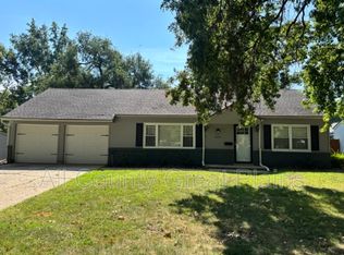 2121 W 79th St, Prairie Village, KS 66208