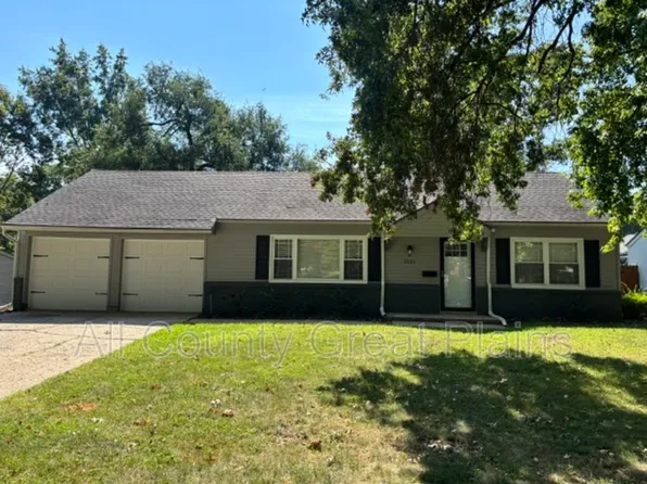 2121 W 79th St, Prairie Village, KS 66208