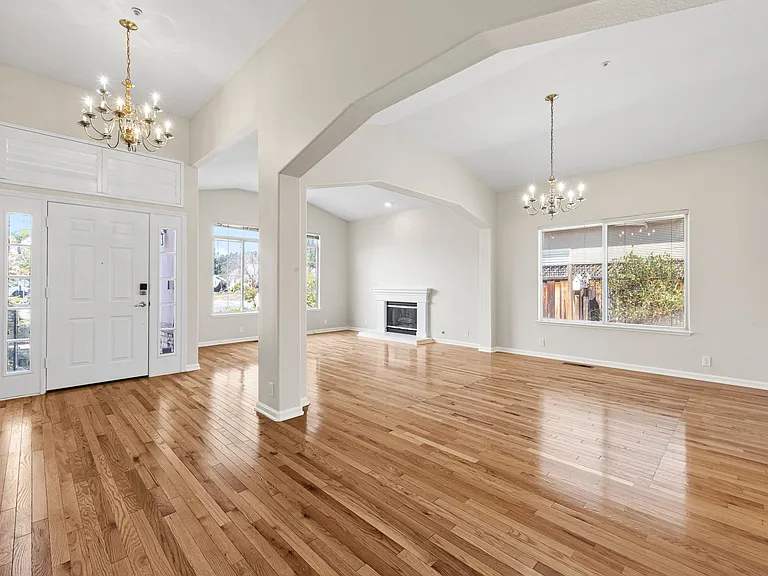 560 Diana Ave — Photo 23