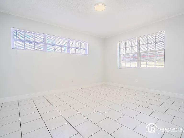1940 Bay Dr #11 — Photo 25