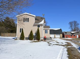1146 Nesheim Rd, Deerfield, WI 53531