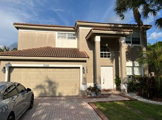 16308 Sapphire Dr, Fort Lauderdale, FL 33331