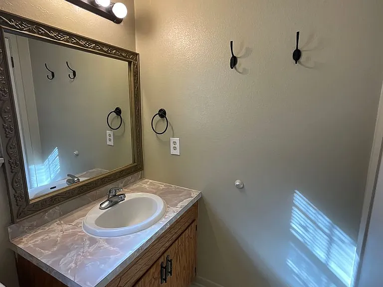 213 Old Oak Ln — Photo 18