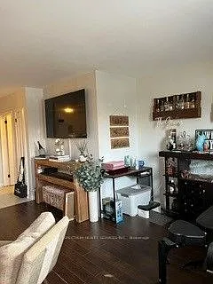 2906A Dufferin St — Photo 5