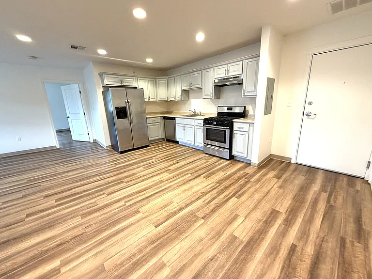 329 East St #405 — Photo 3
