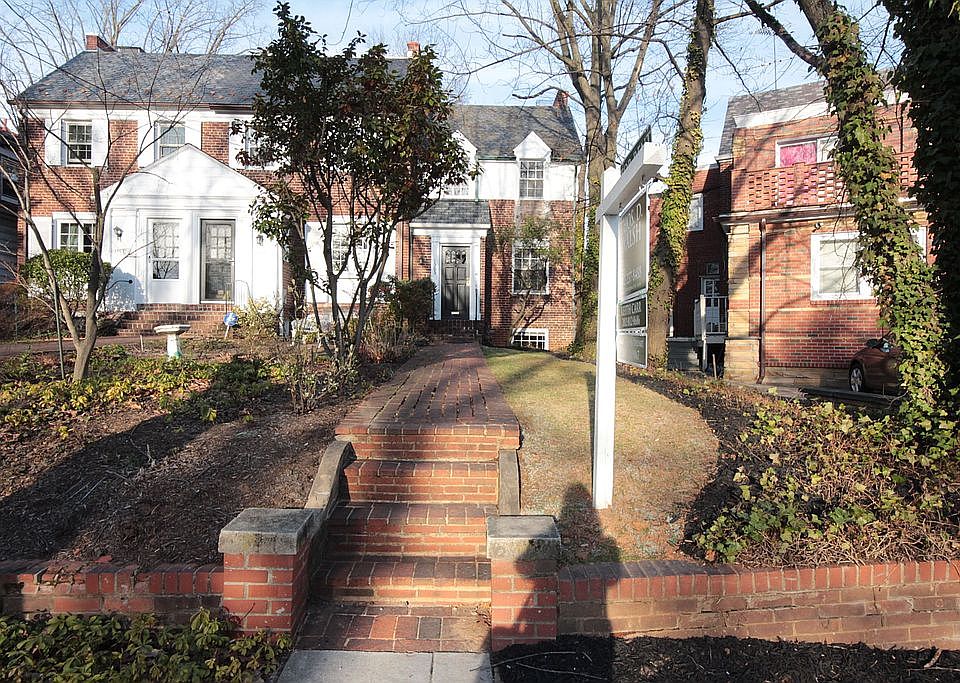 2nd image of 1505 Foxhall Rd NW