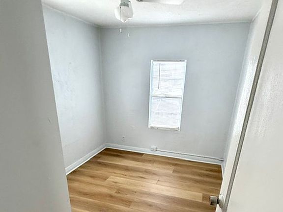 3rd image of 3317 W Pine St