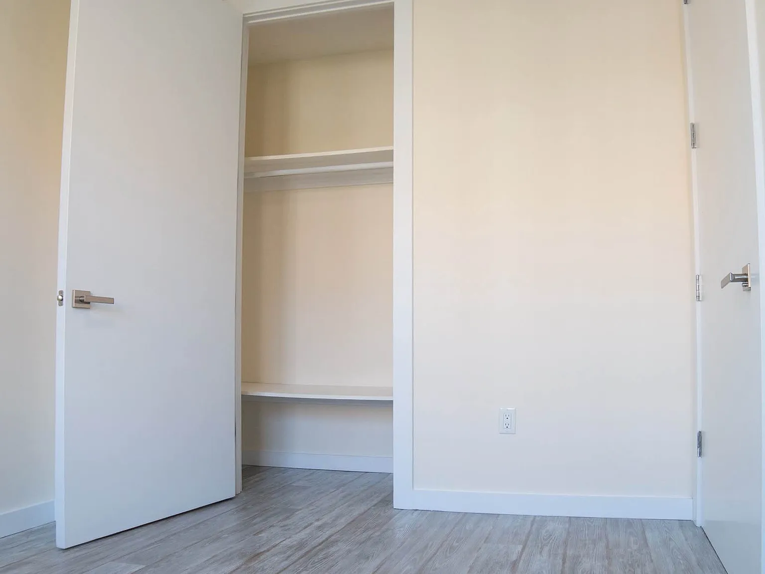596 East 19th Street — Photo 4