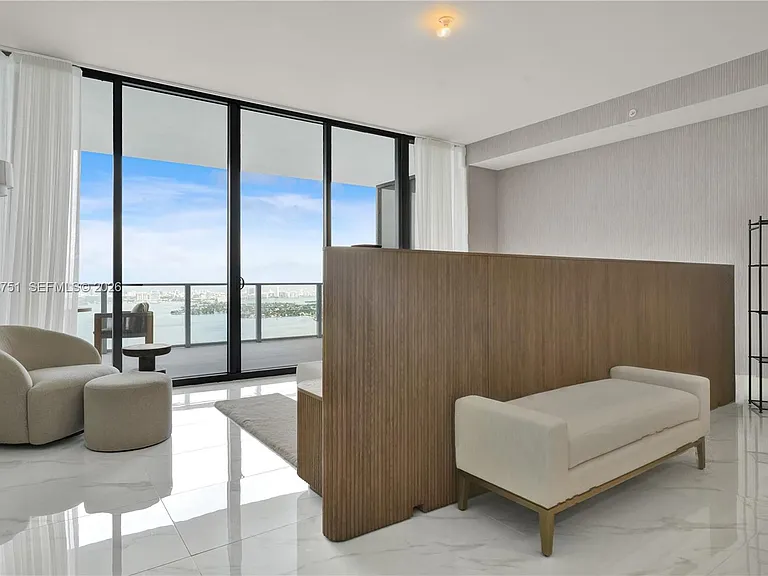 700 NE 24th St #Penthouse 5801 — Photo 16