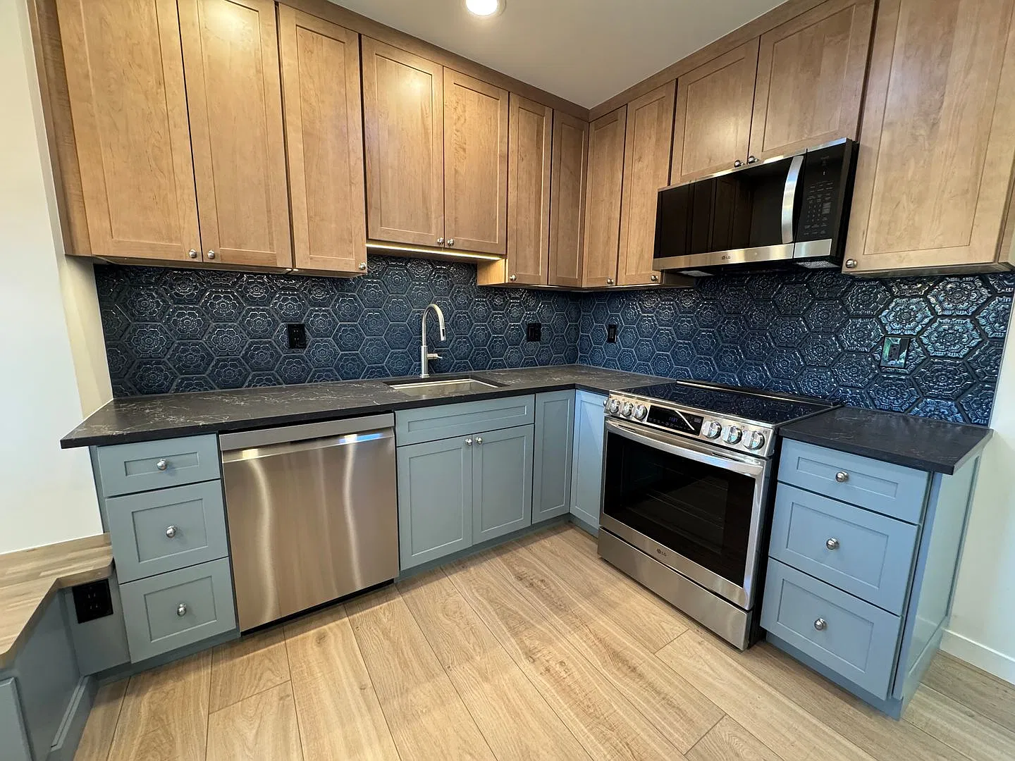 Available 10/30/2026- 2 bedroom 1 bath plus office- completely remodeled in Midtown! — Photo 2
