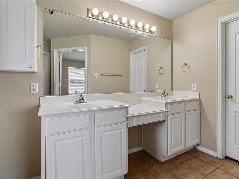 5001 Lake Crest Dr — Photo 12