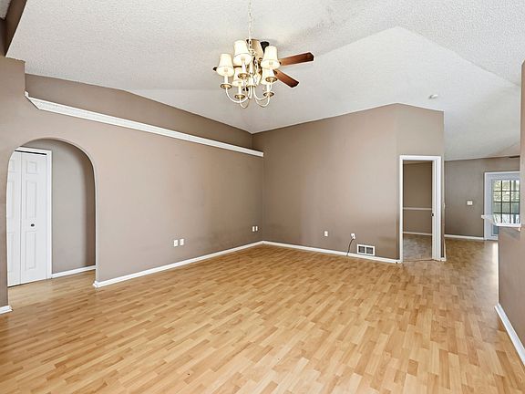 5th image of 319 Pleasant Gardens Dr