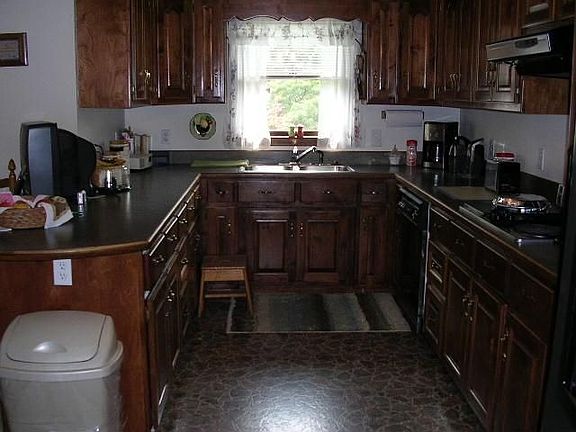 5th image of 215 Austin Ln