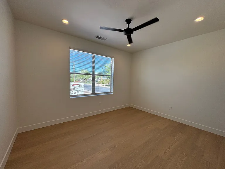 73 N 520 W #10 — Photo 29