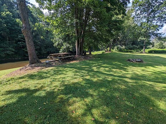 4th image of 5 Creek Side Ln
