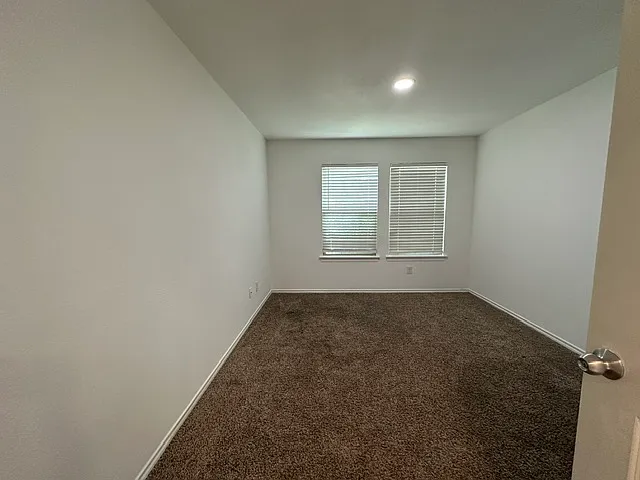 1202 Meadow Wood Ct — Photo 5