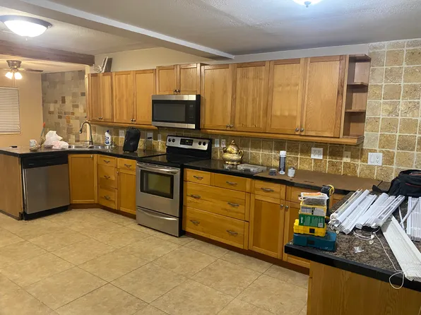 401 E Jersey Rd, Lehigh Acres, FL 33936