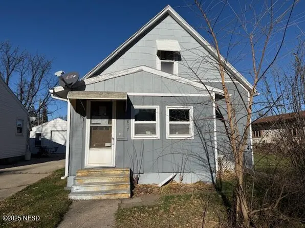 817 3rd Ave NE, Aberdeen, SD 57401