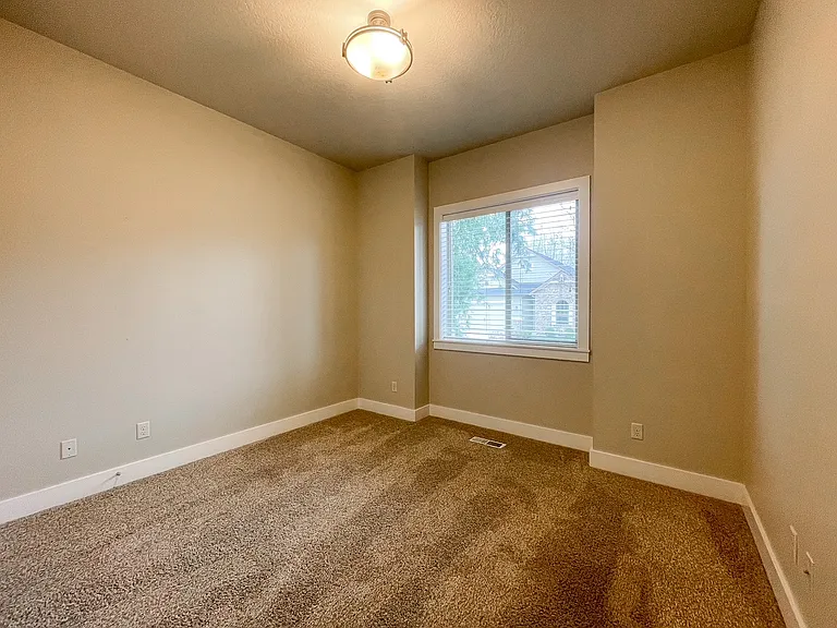 307 E Grove Creek Ln — Photo 43