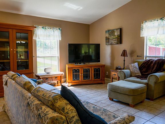 4th image of 1801 County Road 4244