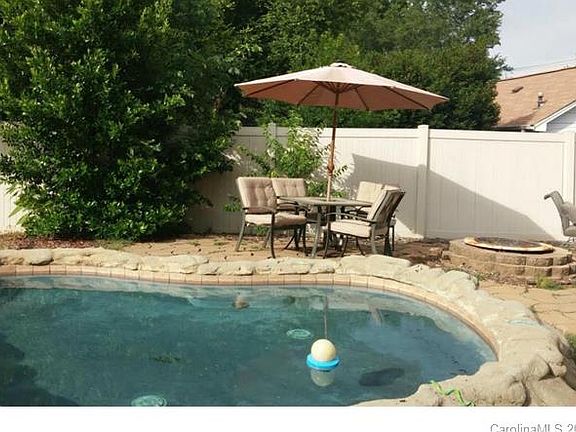 2nd image of 2444 Redbud Dr
