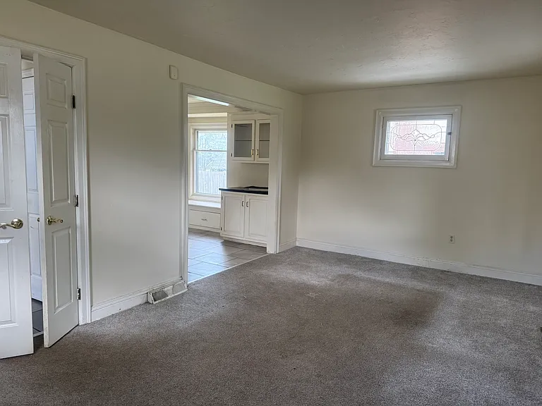 126 Wesley Ave — Photo 4
