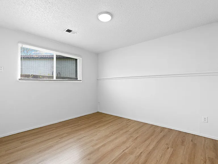 1328 S Coffman St — Photo 17