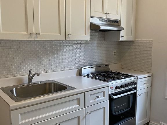 5th image of 2414 27th St APT 3B