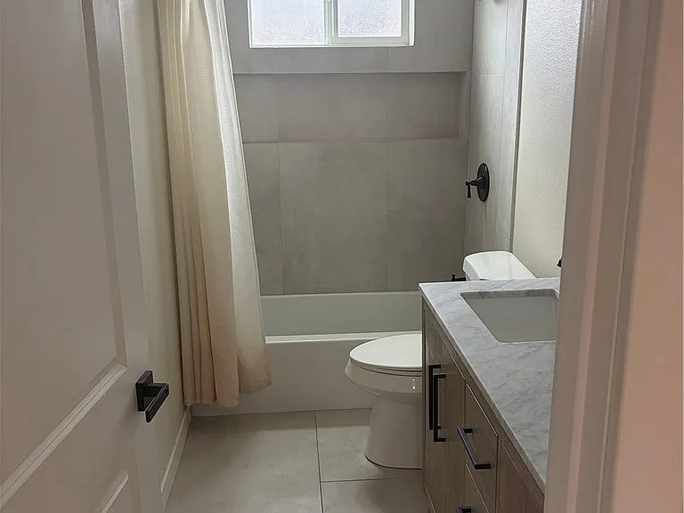 134 E M St — Photo 5