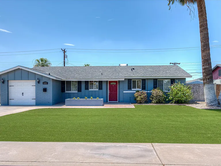 8031 E Oak St — Photo 1