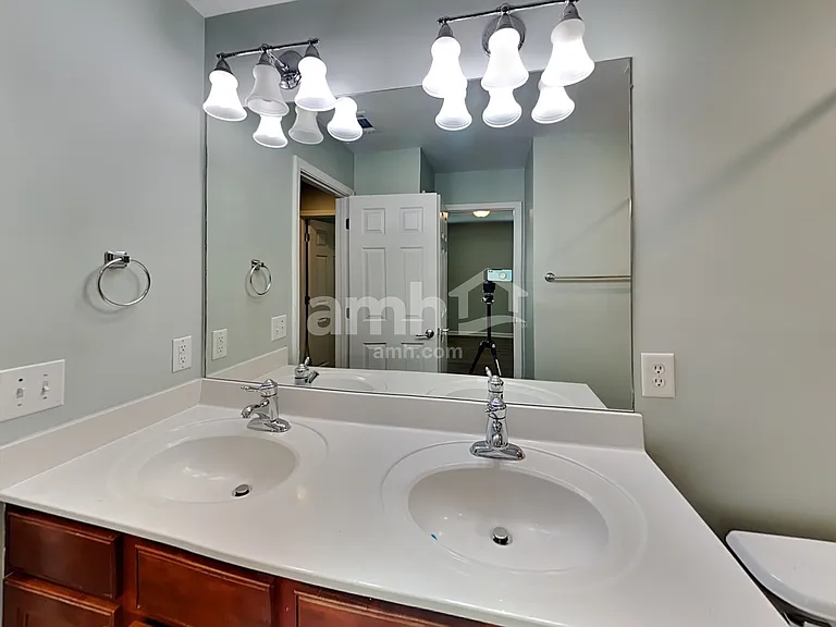 811 Greenwood Xing — Photo 15