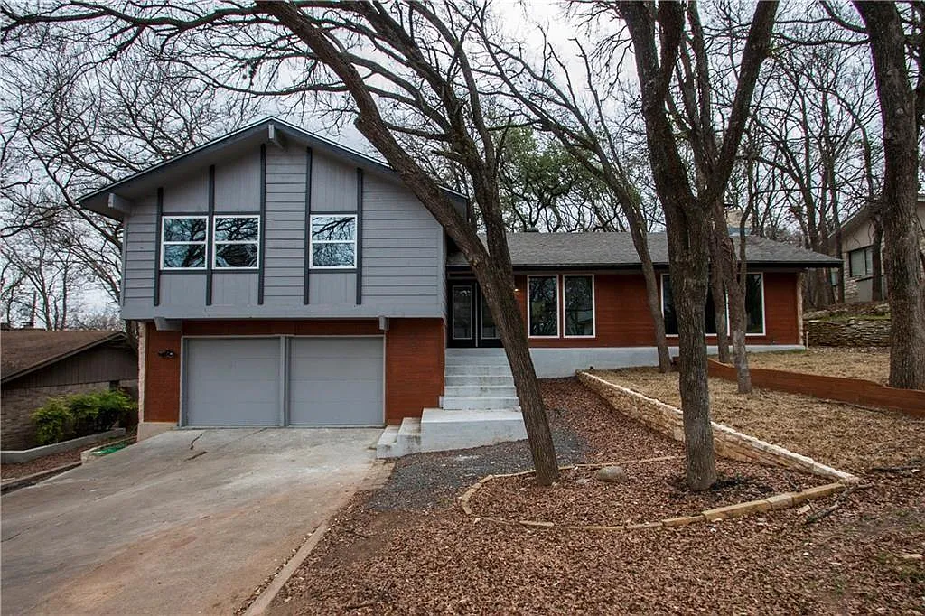 4 bed, 3.0 bath, 2709 sqft, $2,525 — Photo 2