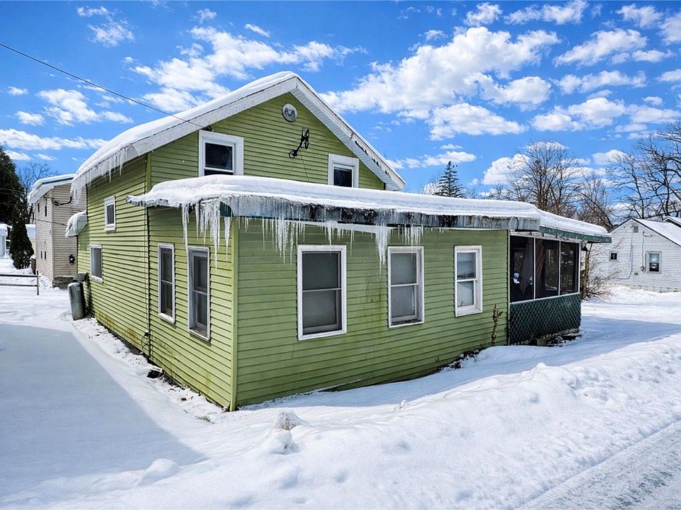 2nd image of 36111 Beechwood Ave