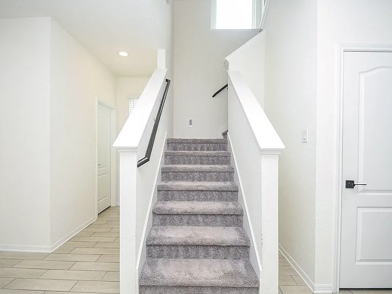 5027 Hickory Deer Ln — Photo 4